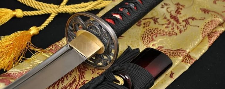 diferentes espadas japonesas